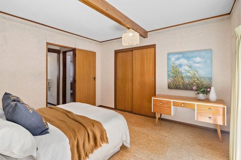 Photo of property in 40 Glanmire Road, Newlands, Wellington, 6037