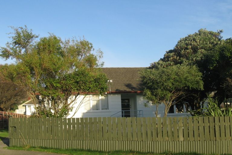 Photo of property in 4 Iris Grove, Cannons Creek, Porirua, 5024