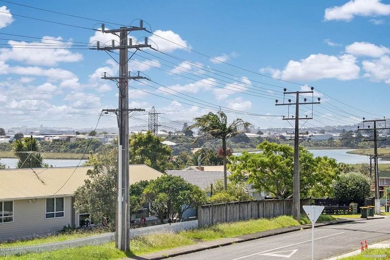 Photo of property in 67a Divich Avenue, Te Atatu South, Auckland, 0610
