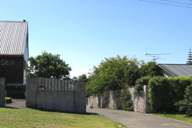 Photo of property in 2/901 East Coast Road, Northcross, Auckland, 0632
