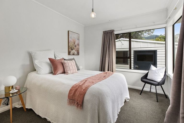 Photo of property in 44 The Drive, Tawa, Wellington, 5028