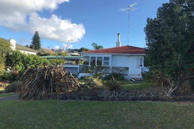 Photo of property in 1/30 Corunna Road, Milford, Auckland, 0620