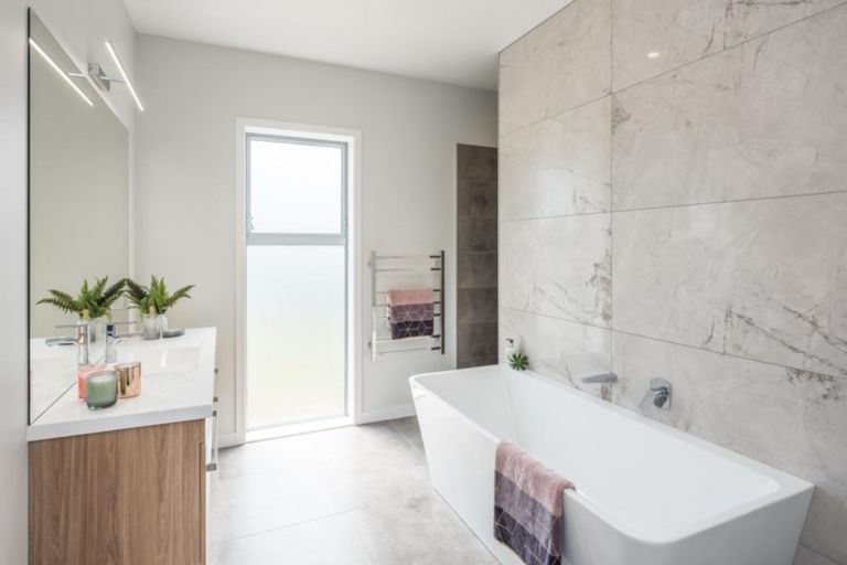 Photo of property in 1 Lamont Place, Waikanae, 5036