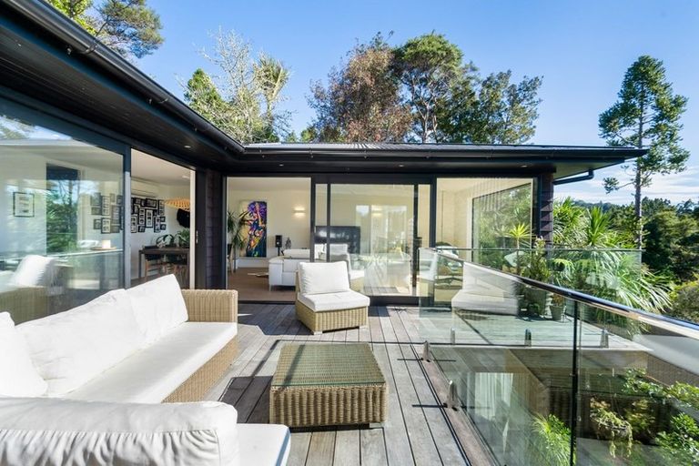 Photo of property in 52 Tanekaha Road, Titirangi, Auckland, 0604