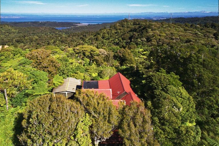Photo of property in 1/51 Quinns Road, Waiatarua, Auckland, 0612