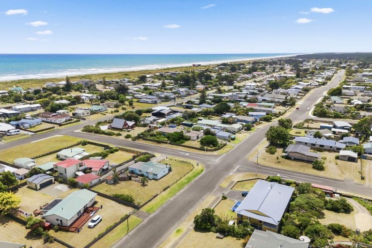 Photo of property in 7 Takitimu Street, Waitarere Beach, Levin, 5510