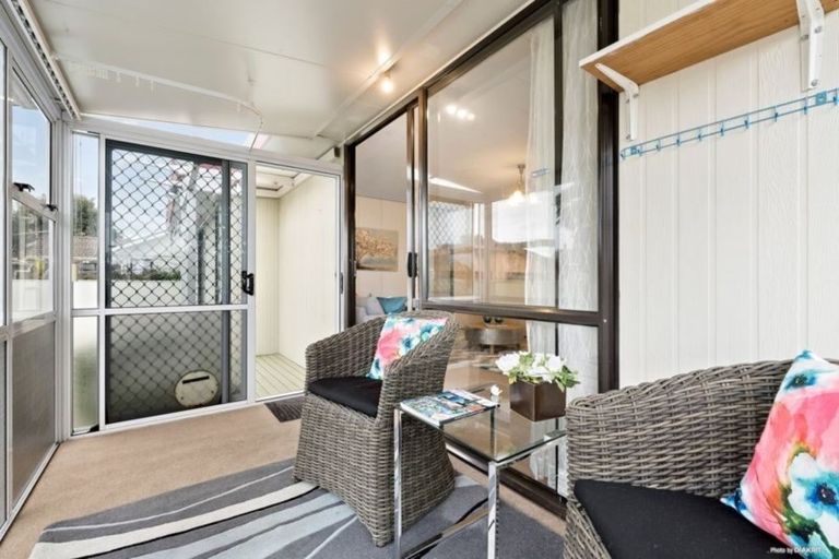 Photo of property in 2/115 Old Wairoa Road, Papakura, 2110