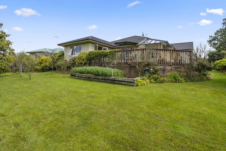 Photo of property in 22 Abby Road, Fitzherbert, Palmerston North, 4410