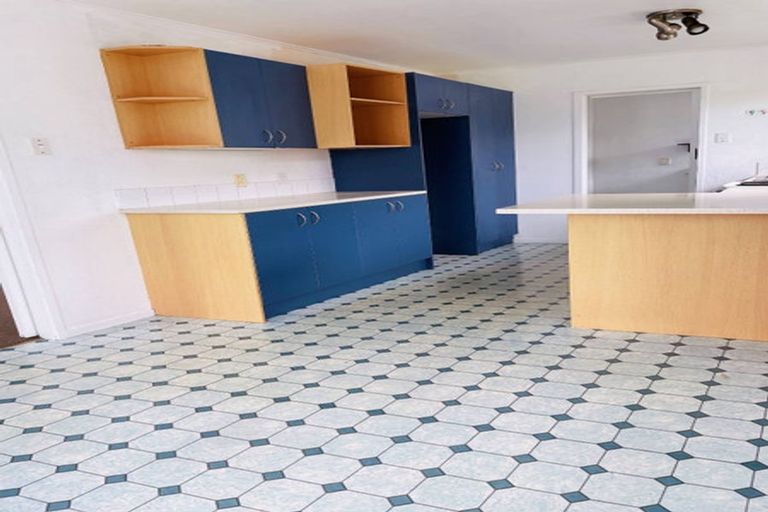 Photo of property in 18 Lewisham Street, Highland Park, Auckland, 2010