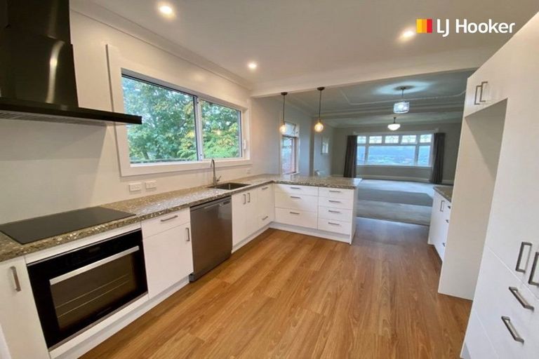 Photo of property in 84 Hazelhurst Pass, Caversham, Dunedin, 9012