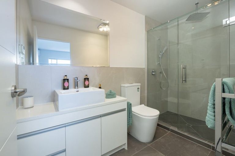 Photo of property in 101 Bordeaux Parade, Te Atatu South, Auckland, 0610