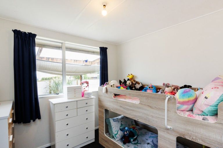 Photo of property in 24 Kowhai Street, Tokomaru, Palmerston North, 4474