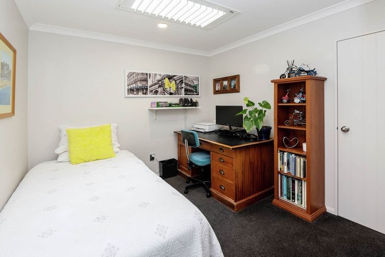 Photo of property in 21 Byblos Place, The Gardens, Auckland, 2105