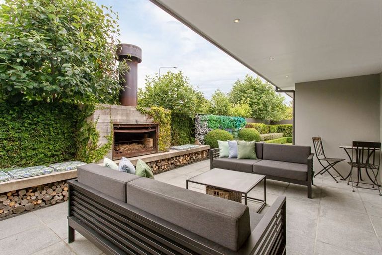 Photo of property in 26 Grahams Road, Ilam, Christchurch, 8041