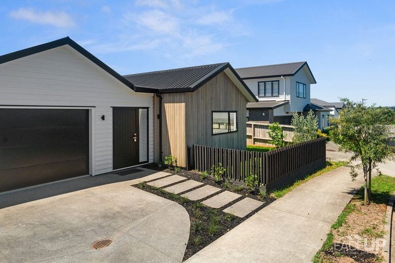 Photo of property in 61 Makete Crescent, Hobsonville, Auckland, 0618