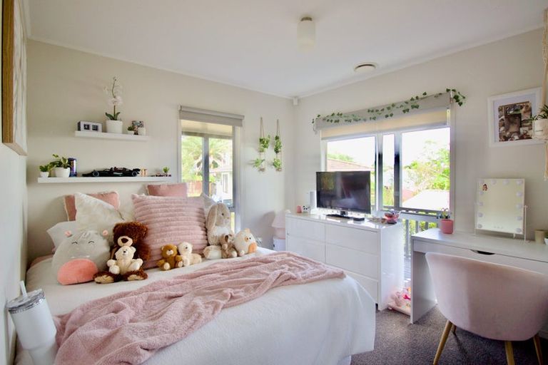 Photo of property in 6 Pahi Place, West Harbour, Auckland, 0618