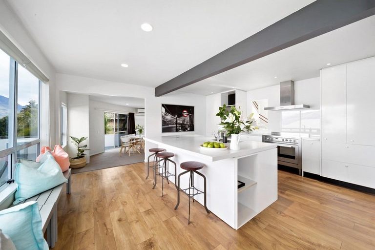 Photo of property in 2 Peregrine Place, Queenstown, 9300