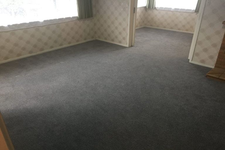 Photo of property in 1/28 Sequoia Place, Sunnynook, Auckland, 0620