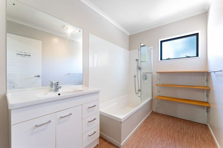 Photo of property in 19 Titch Place, Glen Eden, Auckland, 0602