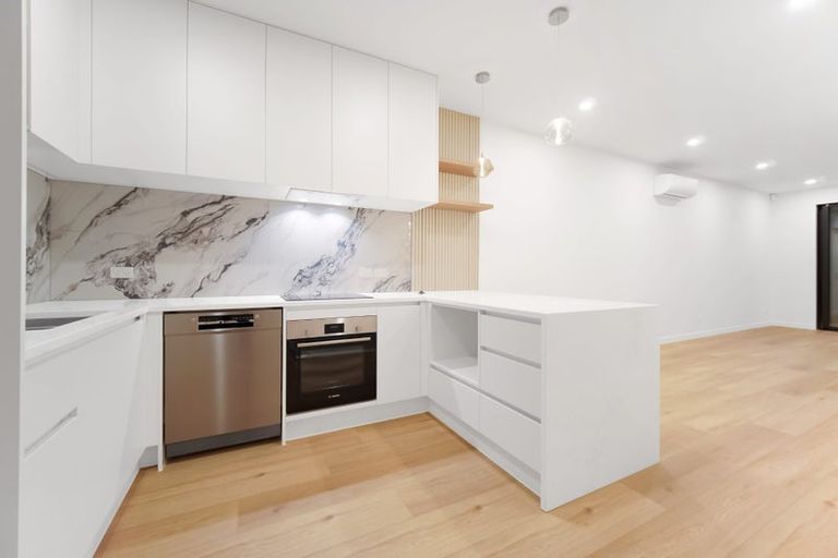 Photo of property in 6 Puihi Crescent, Massey, 0614