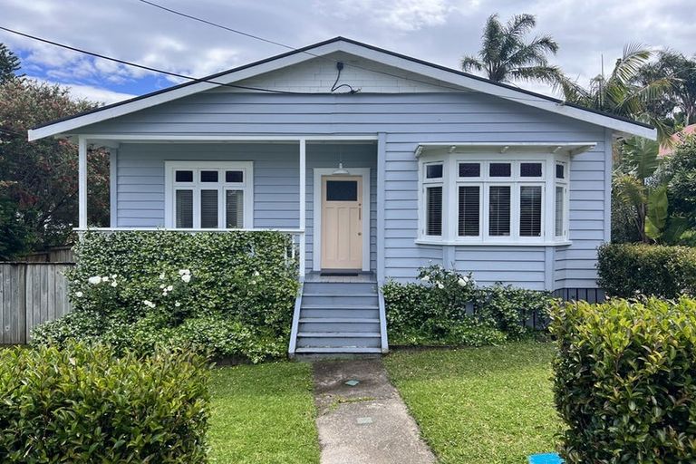 Photo of property in 28 Nikau Street, New Lynn, Auckland, 0600