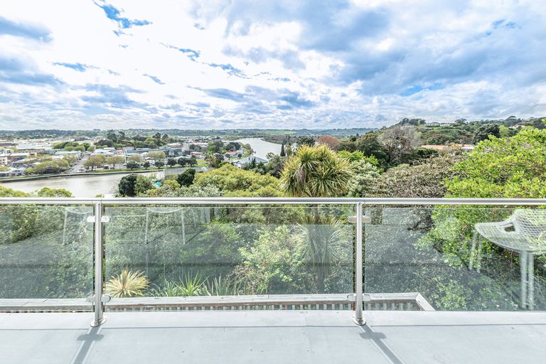 Photo of property in 12 Hipango Terrace, Durie Hill, Whanganui, 4500