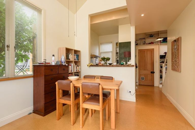 Photo of property in 39 Queen Street, Mount Victoria, Wellington, 6011