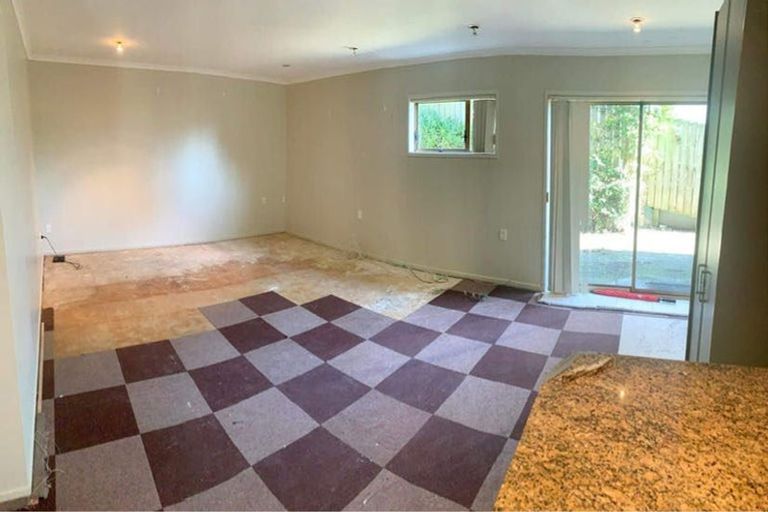 Photo of property in 33 Surf Road, Stanmore Bay, Whangaparaoa, 0932