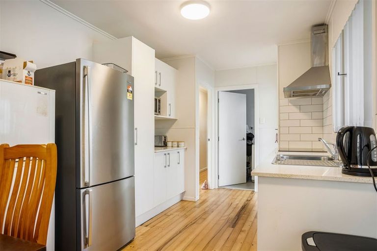 Photo of property in 20 Wilsher Crescent, Henderson, Auckland, 0612