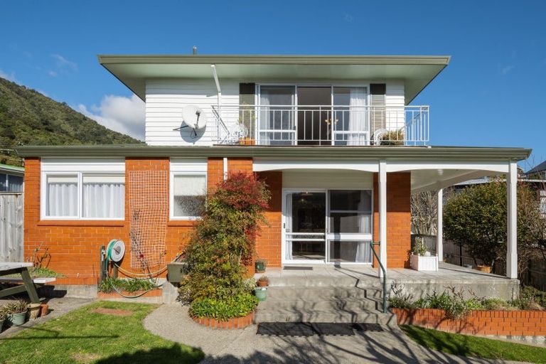 Photo of property in 6a Seaview Crescent, Picton, 7220