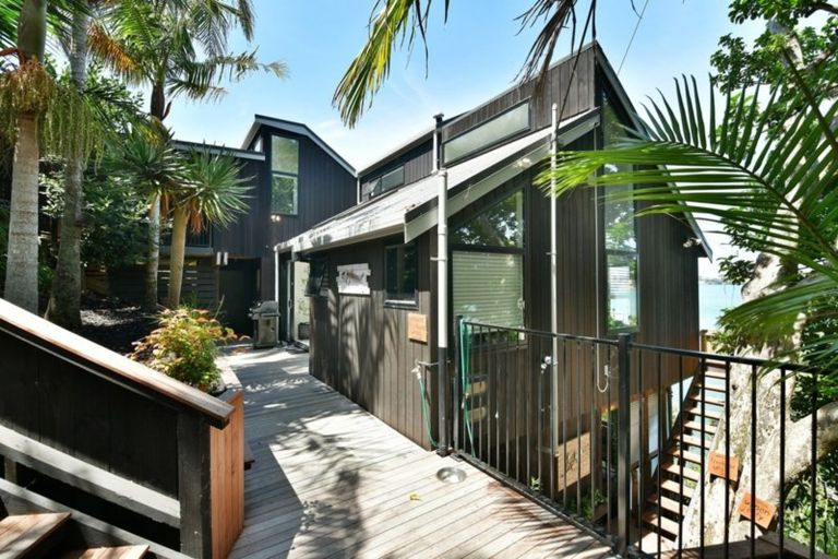 Photo of property in 254 Wade River Road, Wade Heads, Whangaparaoa, 0932