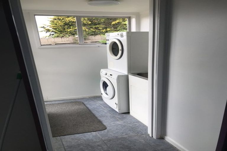 Photo of property in 1/4 Pemberton Avenue, Bayview, Auckland, 0629