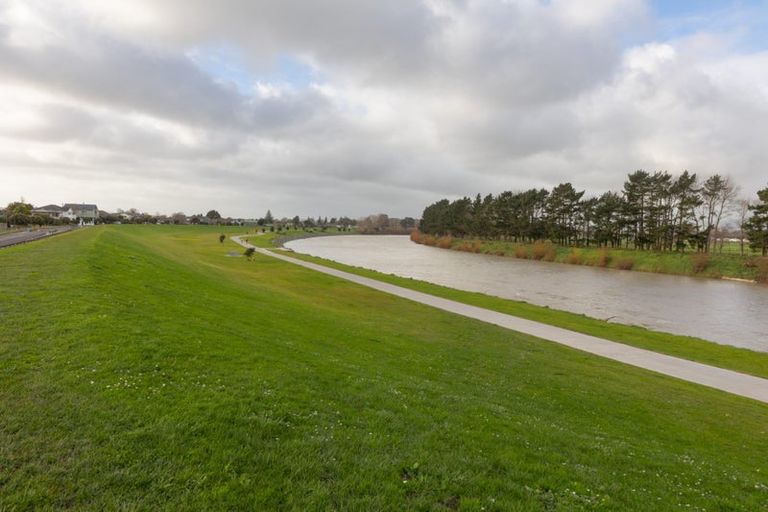 Photo of property in 88 Wikiriwhi Crescent, Awapuni, Palmerston North, 4412