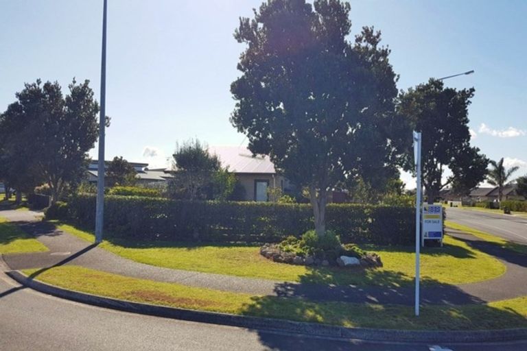 Photo of property in 71 Pyle Road West, One Tree Point, 0118