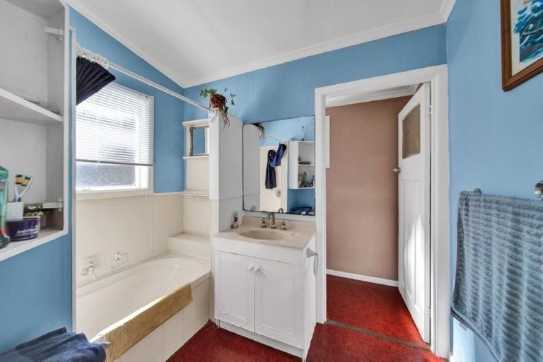 Photo of property in 30 Collins Street, Hawera, 4610