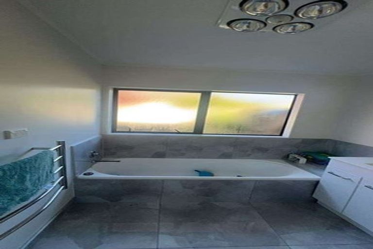 Photo of property in 58 Wattle Farm Road, Wattle Downs, Auckland, 2103