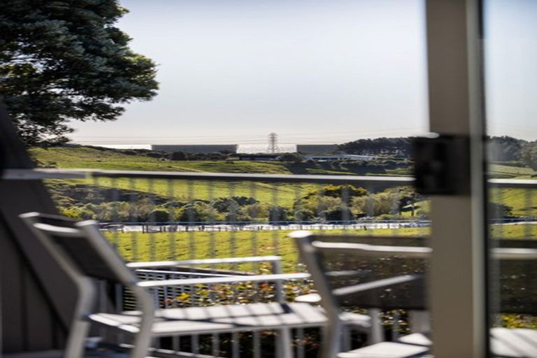 Photo of property in 8 Saint Ives Grove, Whalers Gate, New Plymouth, 4310