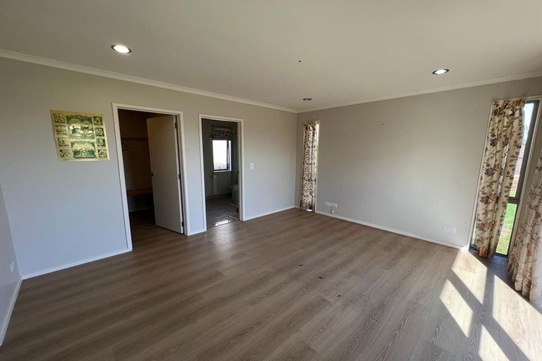 Photo of property in 78 Tiriwa Drive, Massey, Auckland, 0614