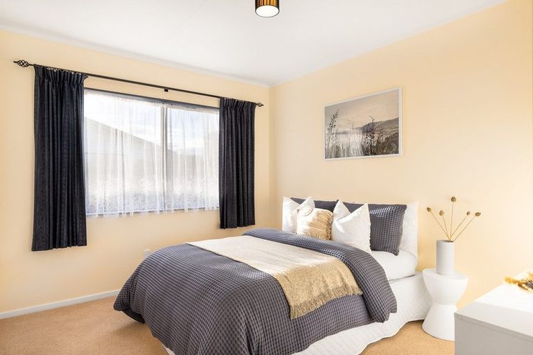 Photo of property in 5 Spackman Crescent, Paraparaumu, 5032