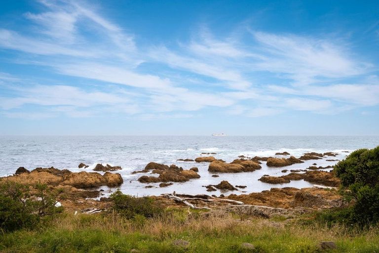 Photo of property in 158 The Esplanade, Houghton Bay, Wellington, 6023