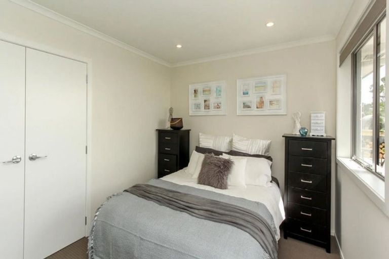 Photo of property in 2 Rayner Way, Glen Avon, New Plymouth, 4312
