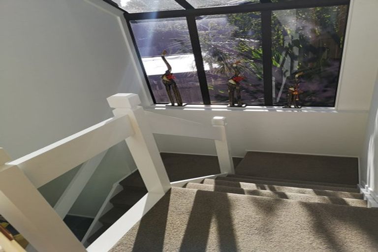 Photo of property in 62 Newhaven Terrace, Mairangi Bay, Auckland, 0630