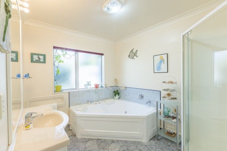 Photo of property in 14 Compass Court, Paraparaumu, 5032