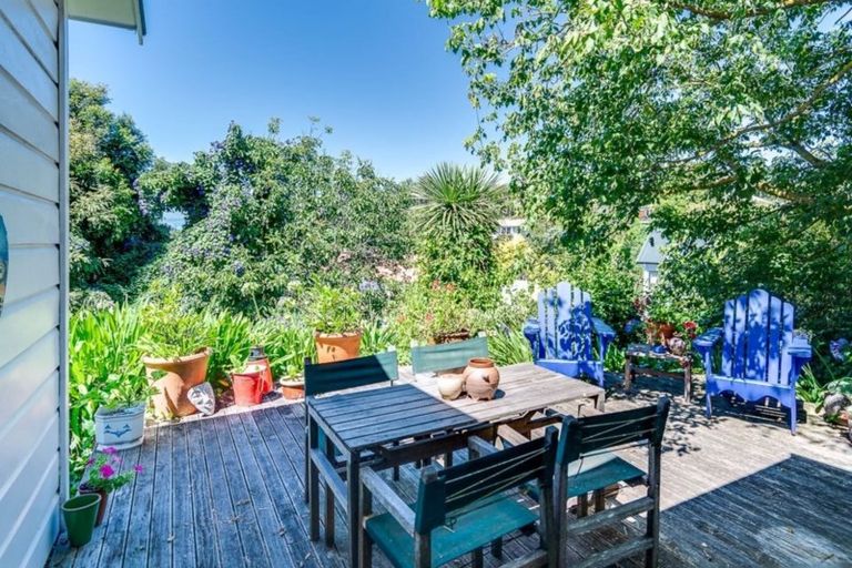 Photo of property in 1 Harvey Road, Bluff Hill, Napier, 4110