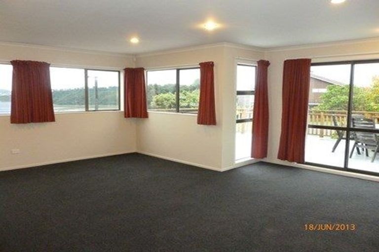 Photo of property in 30 Kinloch Place, Papakowhai, Porirua, 5024