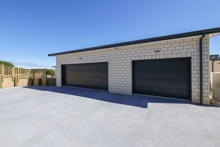 Photo of property in 49 Highgrove, Saint Clair, Dunedin, 9012