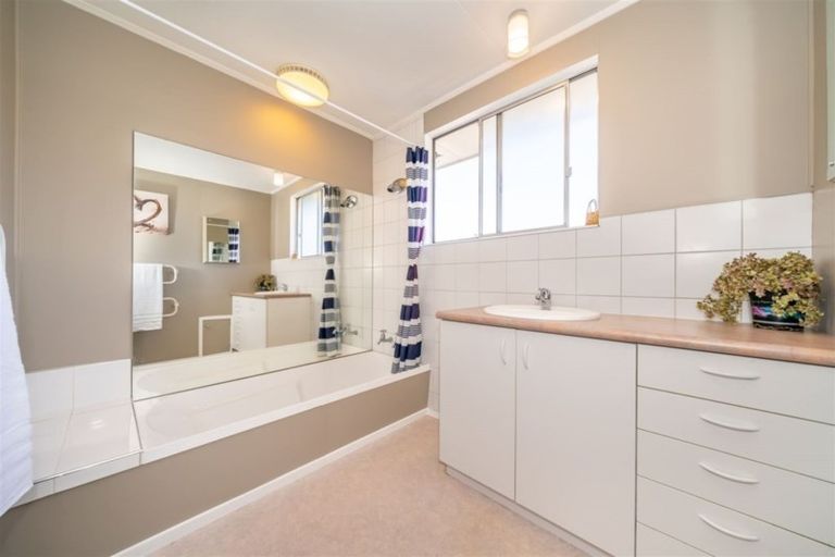 Photo of property in 35 Clouston Park Road, Clouston Park, Upper Hutt, 5018