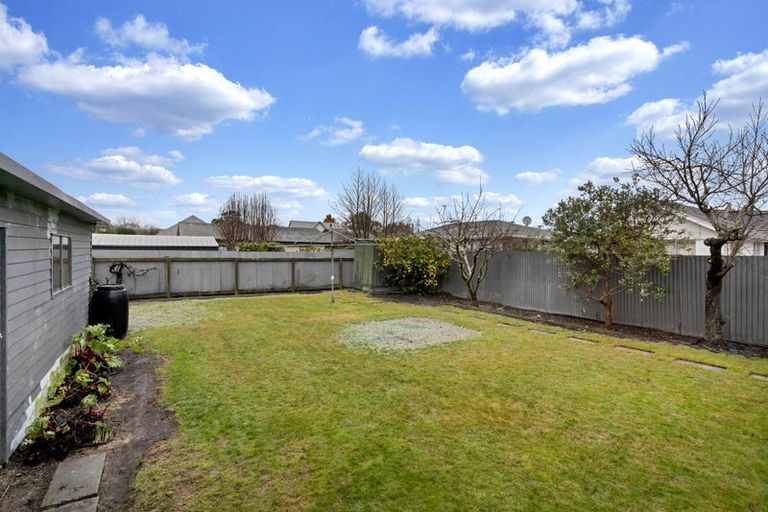 Photo of property in 76a Englefield Road, Northwood, Christchurch, 8051