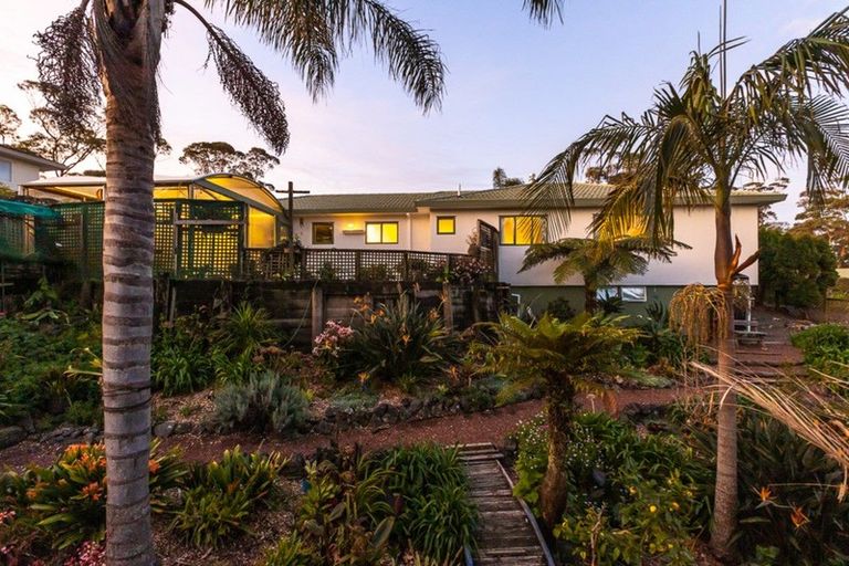 Photo of property in 14 Sunhill Road, Sunnyvale, Auckland, 0612