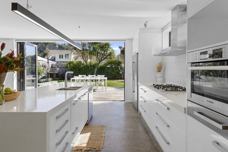 Photo of property in 14 Hardwicke Street, Sumner, Christchurch, 8081